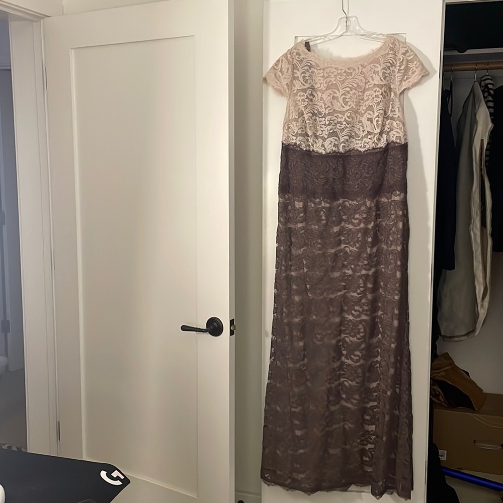 Adrianna papell floor length gown. Unworn/unaltered. Perfect 4 mob dress!